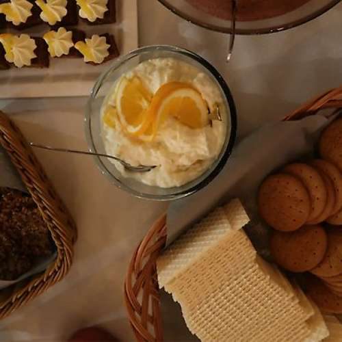 Julbord med trubadur